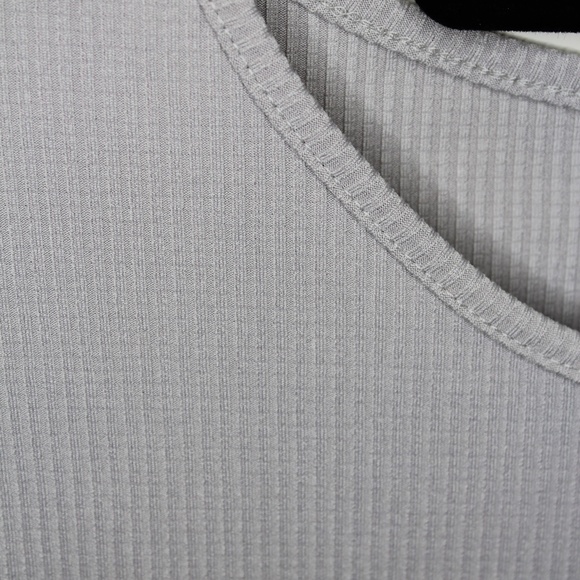 Missguided - Petite Gray crew-neck Crop Top - Picture 6 of 10